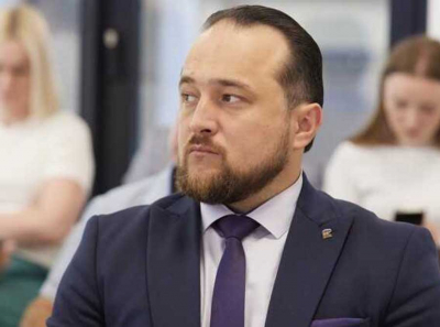 «Сломаю е**ло и сниму голову»: спикер Гордумы Томска Сергей Сеченов угрожал избирателю на встрече с жителями