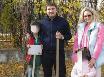 Во время семейной прогулки коррумпированный чиновник Бакин был замечен в часах Rolex и кроссовках Louis Vuitton