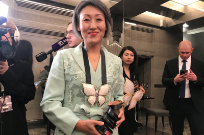 Кинопремию Михалкова «Бриллиантовая бабочка» получили его друг, а также фильм из Китая. Вместо денег победителям вручили бриллианты