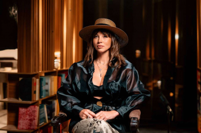 &laquo;Вау!&raquo;: Диброва отрезала волосы и предстала с дерзкой короткой стрижкой