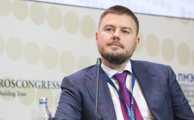 Заграничная любовь за госсчёт: вся правда о госконтракте Ушеровича и группе 1520