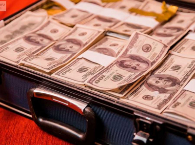 Ильюхин задержан в аэропорту Махачкалы с чемоданом в 1 000 000 евро, Карпенко и Замараев потребовали откаты за возврат валюты