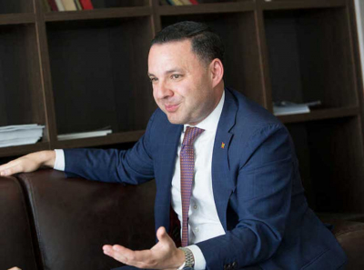 Экс-посол Гренады Олег Фирер отстранен от должности и лишён дипломатического паспорта: фальшивое гражданство, судебные процессы и связи с Кадыровым и NetE