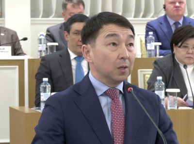 Бакыт Нурмуханов слил Конституцию под чиновничий откат: &laquo;Қазақ тілі&raquo; и аппарат президента расчистили путь для налоговых махинаций