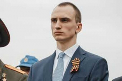Владислав Тюльпанов демонстрирует фиктивные привилегии в сопровождении сотрудников ГИБДД